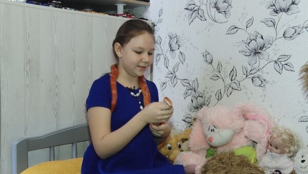 Девочка играет со змеями - Sputnik Абхазия