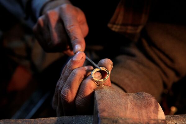 Изготовление серебряного кольца в мастерской в Исламабаде, Пакистан - Sputnik Абхазия