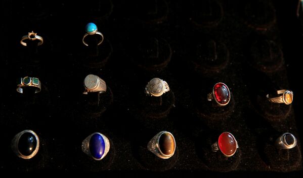 Серебряные кольца выставлены в ювелирном магазине в Исламабаде, Пакистан - Sputnik Абхазия