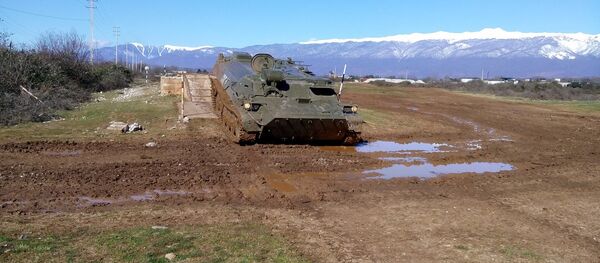 Российские расчеты ракетных комплексов Штурм-С ЮВО в Абхазии в ходе тренировки поразили группу бронетехники противника - Sputnik Абхазия