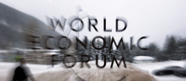 Эмблема Всемирного экономического форума в Давосе, Швейцария, 21 января 2018 года Эмблема Всемирного экономического форума в Давосе, Швейцария, 21 января 2018 года - Sputnik Абхазия