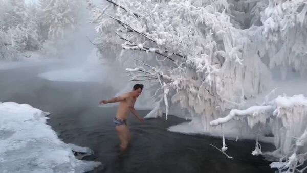 В Оймяконе туристы купались в 50-ти градусный мороз - Sputnik Абхазия