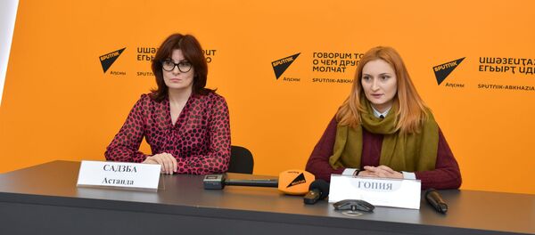 Пресс конференция благотворительного фонда Киараз и компании Вина и воды Абхазии - Sputnik Абхазия