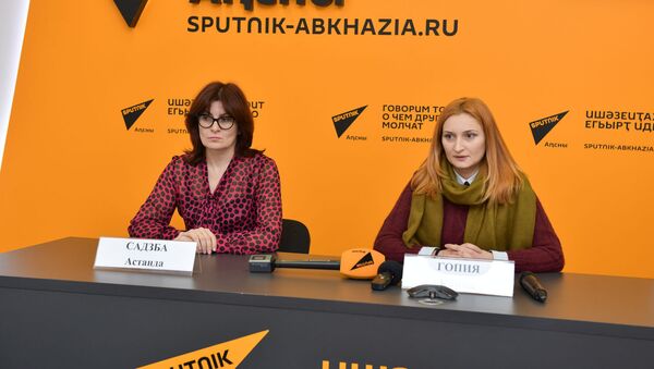 Пресс конференция благотворительного фонда Киараз и компании Вина и воды Абхазии - Sputnik Абхазия