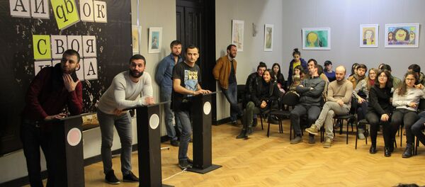 Финалисты турнира СВОЯ ИГРА (слева направо): Манвел Депелян, Тамаз Аблотия, Аслан Зантария Финалисты турнира СВОЯ ИГРА (слева направо): Манвел Депелян, Тамаз Аблотия, Аслан Зантария - Sputnik Абхазия