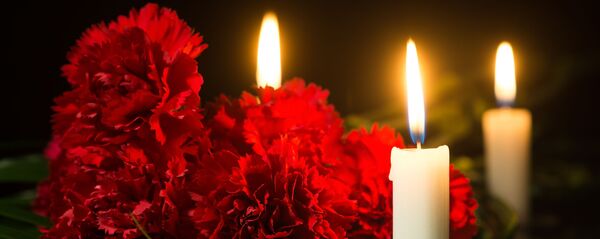 Гвоздики и свечи - Sputnik Аҧсны