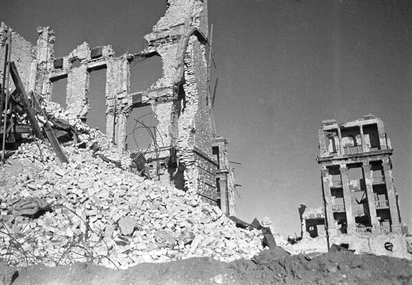 Здания, разрушенные в ходе боев на улицах Сталинграда. 1942 - Sputnik Абхазия