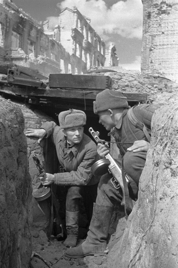 В подземном переходе сообщений. Сталинград, сентябрь 1942 года - Sputnik Абхазия