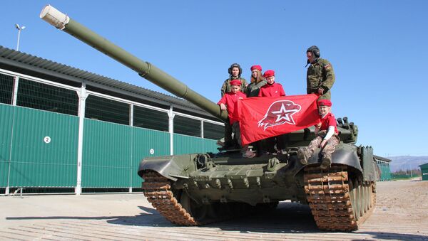 Как юнармейцы танк оседлали - Sputnik Абхазия