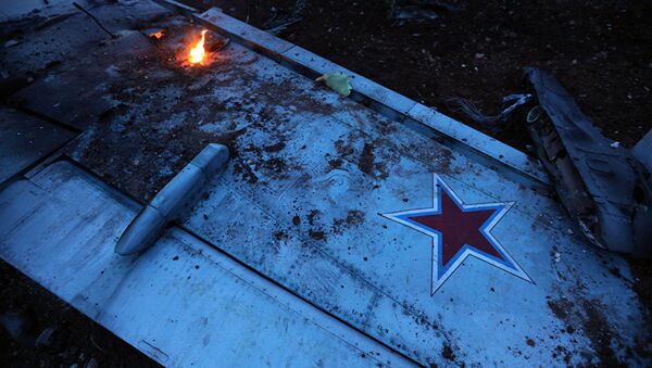 Обломки сбитого боевиками российского самолета Су-25 в Сирии - Sputnik Абхазия
