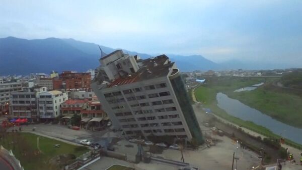 Последствия разрушительного землетрясения на Тайване - Sputnik Абхазия