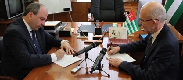 Подписан План сотрудничества Минздрава Абхазии со Ставропольским противочумным институтом Роспотребнадзора России Подписан План сотрудничества Минздрава Абхазии со Ставропольским противочумным институтом Роспотребнадзора России - Sputnik Абхазия