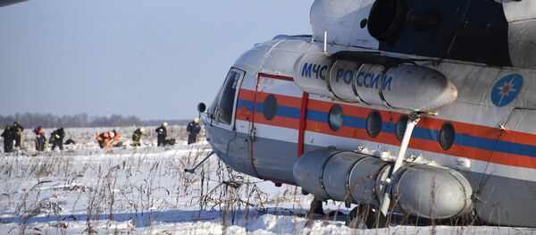 Вертолет МЧС России в Раменском районе Московской области, где самолет Ан-148 Саратовских авиалиний рейса 703 Москва-Орск потерпел крушение 11 февраля 2018 года Вертолет МЧС России в Раменском районе Московской области, где самолет Ан-148 Саратовских авиалиний рейса 703 Москва-Орск потерпел крушение 11 февраля 2018 года - Sputnik Абхазия