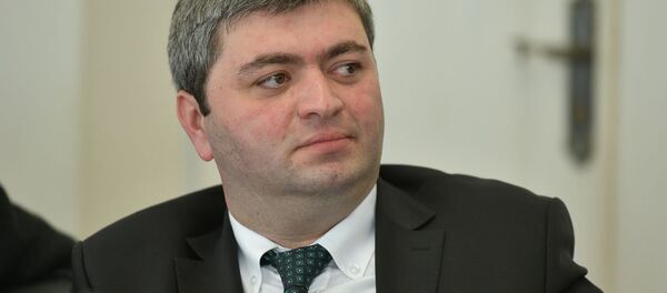 Депутат Астамур Логуа на первом заседании весенней сессии парламента Абхазии шестого созыва Депутат Астамур Логуа на первом заседании весенней сессии парламента Абхазии шестого созыва - Sputnik Абхазия