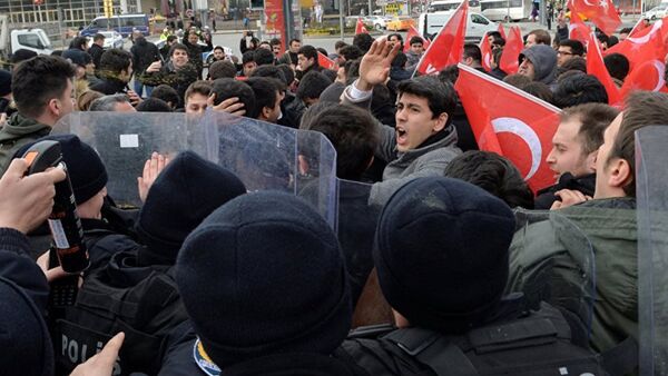 В Анкаре на антиамериканской демонстрации применили слезоточивый газ - Sputnik Абхазия