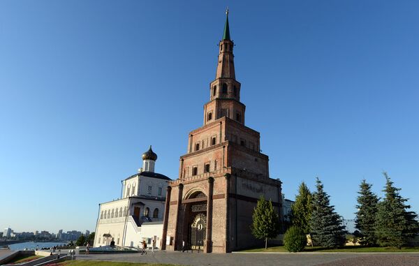 Башня Сююмбике в Казанском кремле является падающей башней (имеет заметный наклон). Точная дата постройки неизвестна, впервые упоминается в летописях в 1777 году. - Sputnik Абхазия