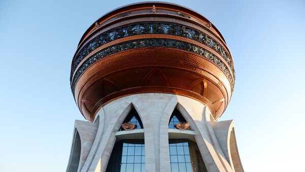 Центр семьи Казан – главный дворец бракосочетаний Татарстана. Возведен в 2013 году и выполнен в виде огромного котла-казана. На крыше расположена смотровая площадка - Sputnik Абхазия