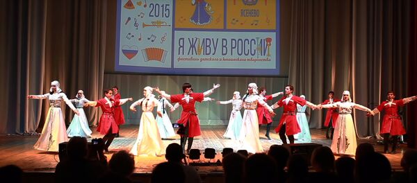 Выступление детского ансамбля Кудры, архивное фото Выступление детского ансамбля Кудры, архивное фото - Sputnik Абхазия