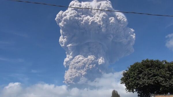Извержение вулкана в Индонезии - Sputnik Абхазия