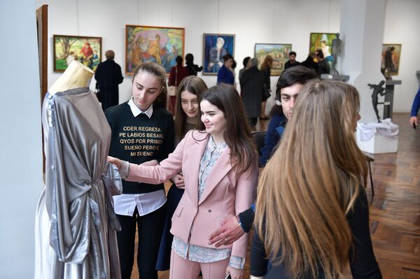 Выставка к 50-летию Сухумского художественного училища в ЦВЗ  - Sputnik Абхазия