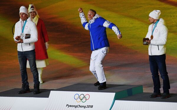 Призеры лыжной гонки на 50 км классическим стилем среди мужчин с масс-старта на XXIII зимних Олимпийских играх во время церемонии награждения - Sputnik Абхазия