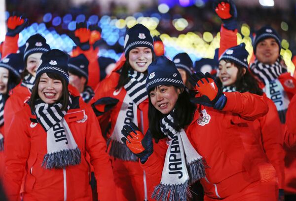 Спортсмены сборной Японии на церемонии закрытия XXIII зимних Олимпийских игр в Пхенчхане - Sputnik Абхазия