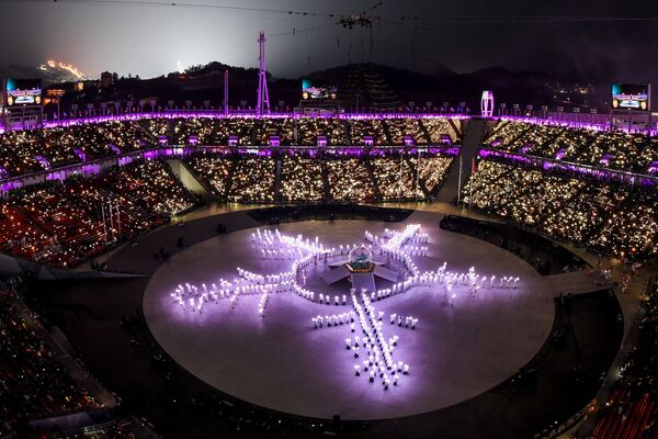 Вид на Чашу Олимпийского огня на церемонии закрытия XXIII зимних Олимпийских игр в Пхенчхане - Sputnik Абхазия