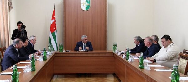 26 февраля Президент Республики Абхазии Рауль Хаджимба провел совещание с руководителями силовых ведомств 26 февраля Президент Республики Абхазии Рауль Хаджимба провел совещание с руководителями силовых ведомств - Sputnik Аҧсны