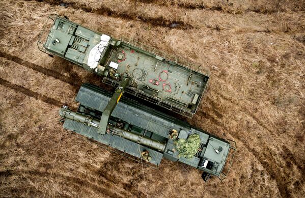 Транспортно-заряжающая машина комплекса Искандер-К с крылатыми ракетами Р-500 в Краснодарском крае - Sputnik Абхазия
