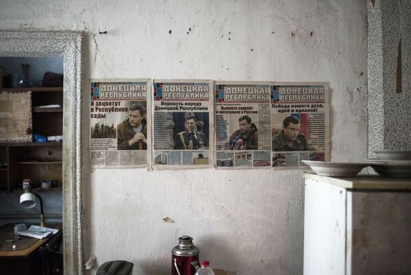 Газеты на стене одного из домов в поселке Ясное Донецкой области - Sputnik Абхазия