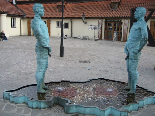 Скульптура Piss в столице Чехии, Праге - Sputnik Абхазия