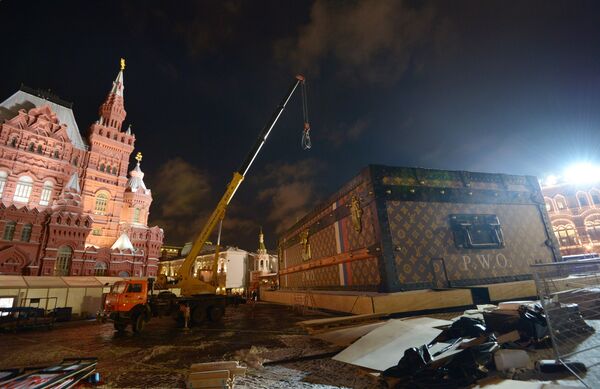Демонтаж павильона-чемодана Louis Vuitton на Красной площади - Sputnik Абхазия