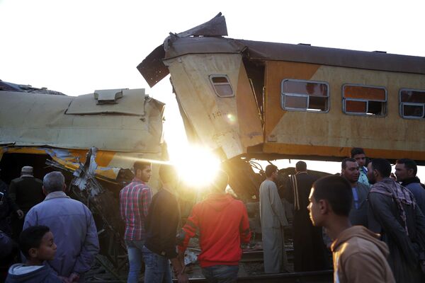 Место столкновения пассажирского поезда с товарным в провинции Бухейра к северу от Каира - Sputnik Абхазия