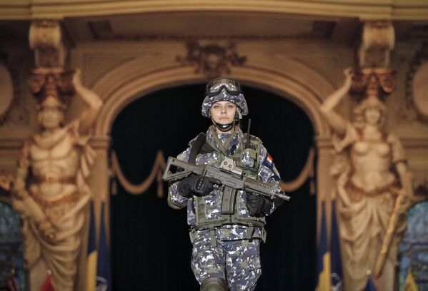 Женщина-солдат румынской армии - Sputnik Абхазия