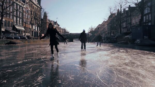 На коньках по Амстердаму - Sputnik Абхазия