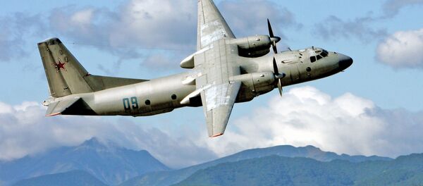Военно-транспортный самолет Ан-26 в небе над Камчаткой. Военно-транспортный самолет Ан-26 в небе над Камчаткой. - Sputnik Абхазия