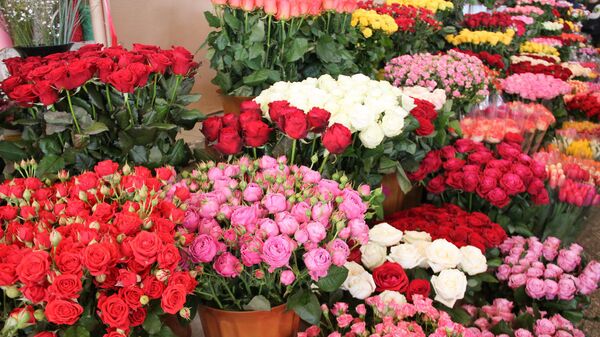 Продажа цветов на Сухумском рынке  - Sputnik Абхазия