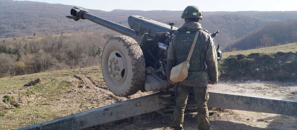 Российские артиллеристы ЮВО в Абхазии в условиях горно-лесистой местности уничтожили подземные командные пункты условного противника Российские артиллеристы ЮВО в Абхазии в условиях горно-лесистой местности уничтожили подземные командные пункты условного противника - Sputnik Абхазия
