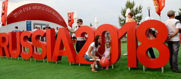 Посетители на площадке Чемпионата мира по футболу FIFA 2018 на открытии парка Универсиады в Казани Посетители на площадке Чемпионата мира по футболу FIFA 2018 на открытии парка Универсиады в Казани - Sputnik Абхазия