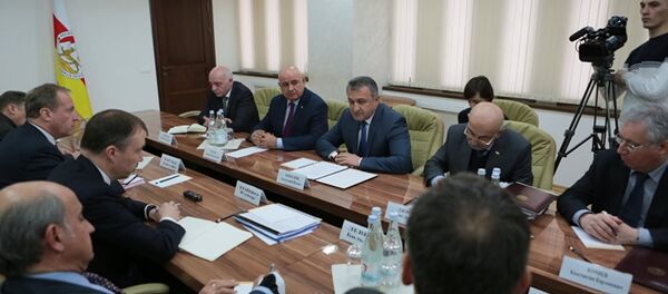 Президент Южной Осетии принял сопредседателей Женевских дискуссий по безопасности в Закавказье Президент Южной Осетии принял сопредседателей Женевских дискуссий по безопасности в Закавказье - Sputnik Абхазия