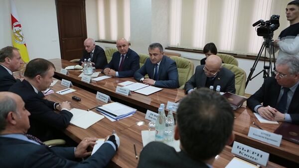 Президент Южной Осетии принял сопредседателей Женевских дискуссий по безопасности в Закавказье - Sputnik Абхазия