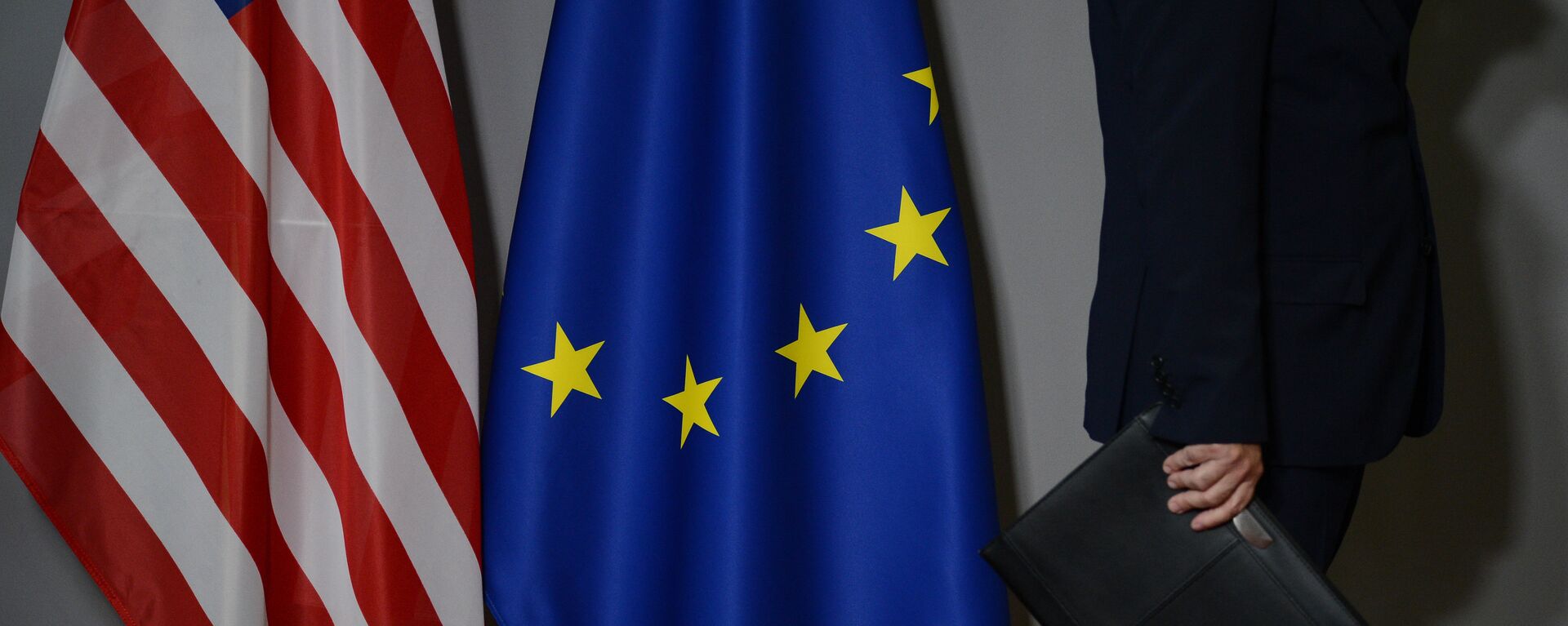 Флаги США и Европейского совета в Брюсселе - Sputnik Абхазия, 1920, 31.03.2022