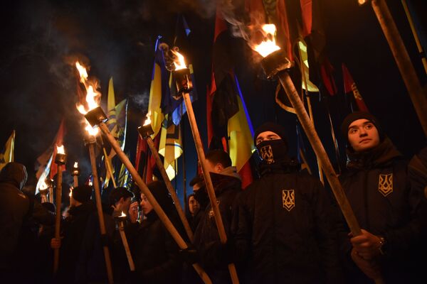 Участники факельного шествия активистов праворадикальных организаций, приуроченного ко дню гибели главнокомандующего УПА Романа Шухевича - Sputnik Абхазия