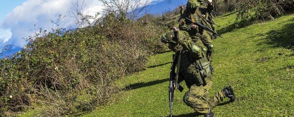 Российские разведчики ЮВО в горах Абхазии прошли одномесячный курс по выполнению учебно-боевых задач в составе подразделений Российские разведчики ЮВО в горах Абхазии прошли одномесячный курс по выполнению учебно-боевых задач в составе подразделений - Sputnik Аҧсны