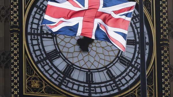 Флаг Великобритании на фоне часов Биг Бен в Лондоне. - Sputnik Абхазия