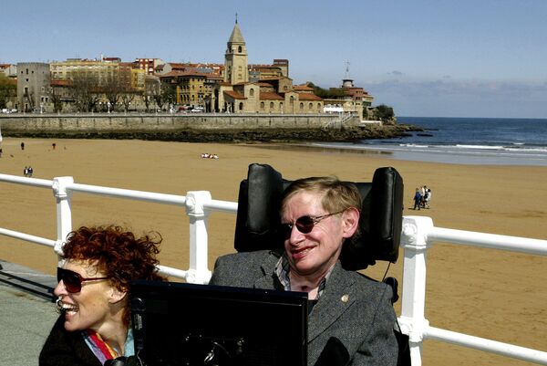 Британский ученый Стивен Хокинг с женой Элайн в Испании - Sputnik Абхазия