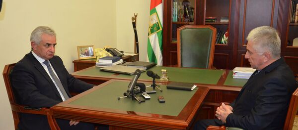 Президент встретился с главой комитета по репатриации Президент встретился с главой комитета по репатриации - Sputnik Аҧсны