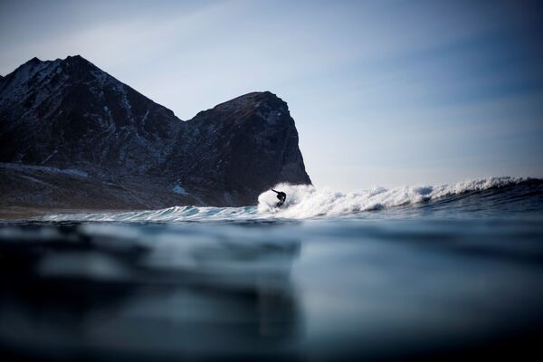 Серфинг на Лофотенских островах в Норвегии - Sputnik Абхазия