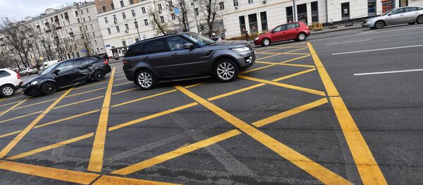 Новая разметка вафельница на перекрестках в Москве Новая разметка вафельница на перекрестках в Москве - Sputnik Абхазия