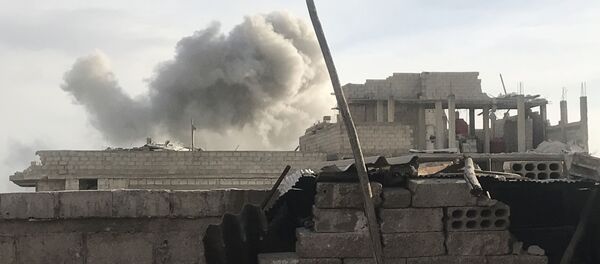 Дым, возникший в результате ударов сирийской армии по позициям Джебхат ан-Нусра (организация запрещена в РФ), в Восточной Гуте в пригороде Дамаска Дым, возникший в результате ударов сирийской армии по позициям Джебхат ан-Нусра (организация запрещена в РФ), в Восточной Гуте в пригороде Дамаска - Sputnik Аҧсны